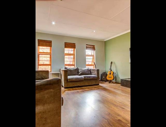 3 BEDROOM HOUSE FOR SALE IN VAN RIEBEECK PARK